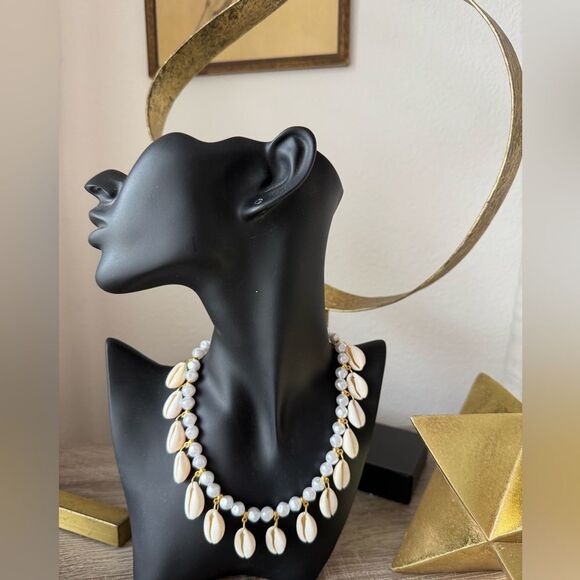 Elegant Shell and Pearl Necklace N919 - Picture 5 of 5